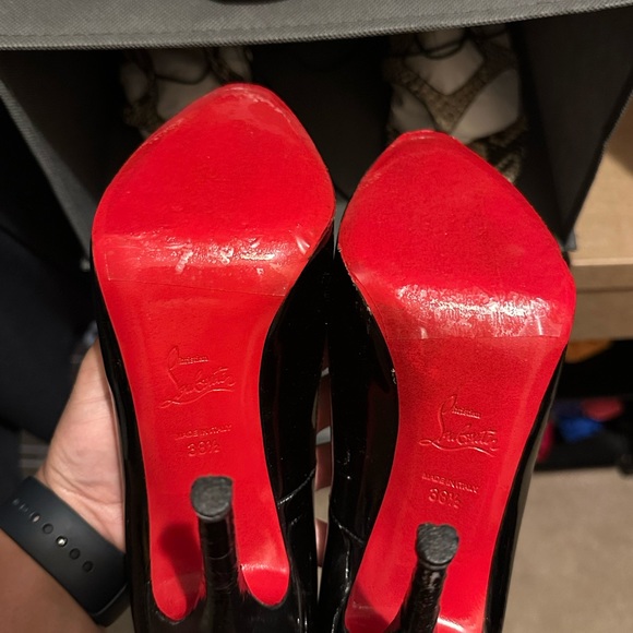 Christian Louboutin - Picture 9 of 9